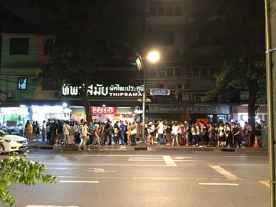 หน้าร้าน ทิพย์สมัย ผัดไทยประตูผี ฝั่งพระนคร