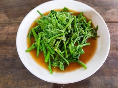 ผักแม้วผัดน้ำมันหอย