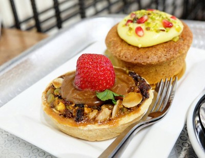 Goji Tart With Salted Caramel Sauce