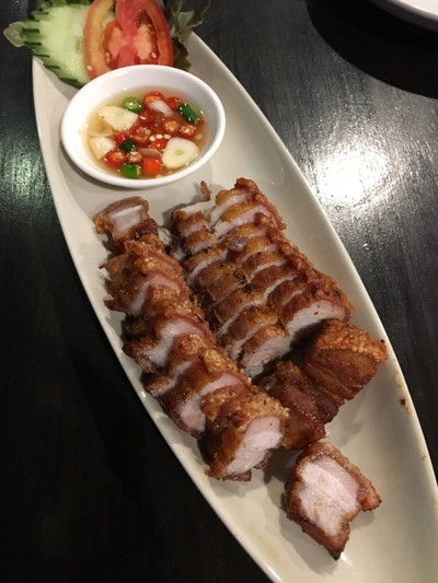 หมูกรอบทอดน้ำปลา
