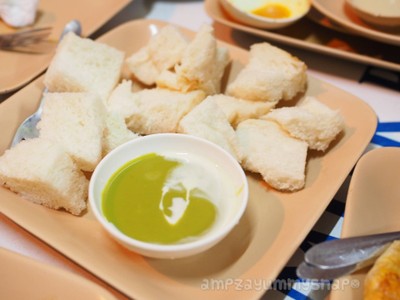 ขนมปังนึ่งสังขยา