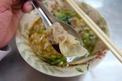 เมนูของร้าน รุ่งเรือง บะหมี่เกี๊ยว นางเลิ้ง (บะหมี่ฮกเกี้ยน) นางเลิ้ง
