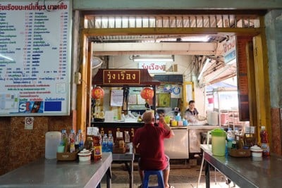 บรรยากาศ รุ่งเรือง บะหมี่เกี๊ยว นางเลิ้ง (บะหมี่ฮกเกี้ยน) นางเลิ้ง