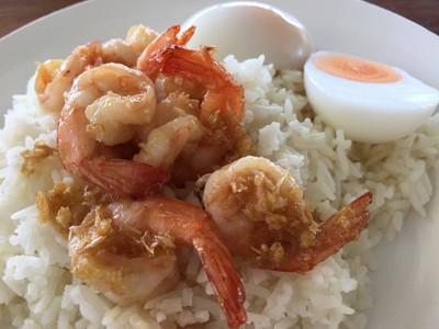 ข้าวกุ้งกระเทียม ไข่ต้ม