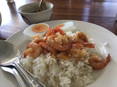 ข้าวกุ้งกระเทียม ไข่ต้ม