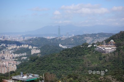 วิวมุมสูงส่องเมืองไทเป จากในร้าน--เห็นตึก101ริบๆ