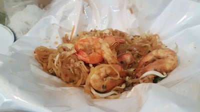 ผัดไทกุ้งสด