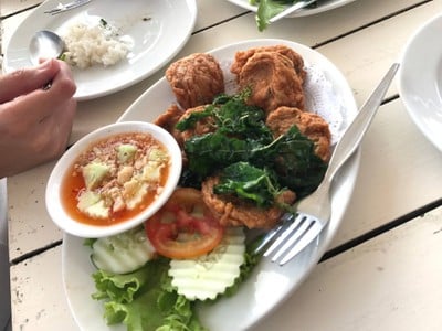 กินลมชมสะพาน