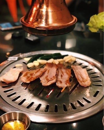 Nice Two Meat U Siam Square Soi 3