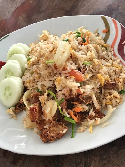 ข้าวผัดหมูกรอบ