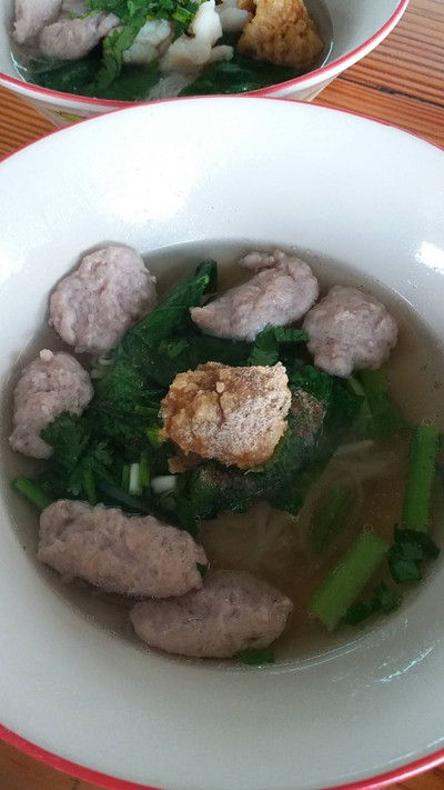 เส้นเล็กน้ำหมูเด้ง
