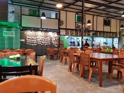 บรรยากาศ ไก่ทอดเดชา ชีอุทิศ