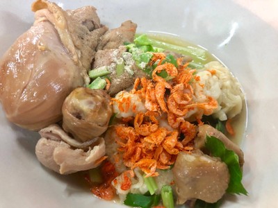 เกี๊ยวหมูไก่ตุ๋นแห้ง