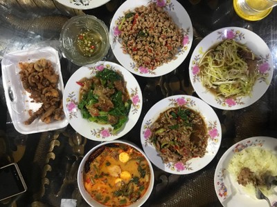อาหาร หรือ เครื่องดื่ม