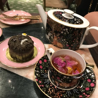 Chocolate Cake With Tea Set