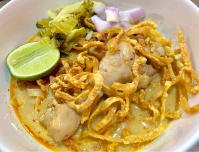 ข้าวซอยน่องไก่