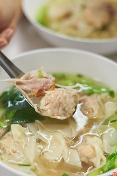 สายไหมบะหมี่เกี๊ยวกุ้ง (Sai Mai Bamee Kiew Kung) สุดท่าน้ำศิริราช สายไหมบะหมี่เกี๊ยวกุ้ง (Sai Mai Bamee Kiew Kung) สุดท่าน้ำศิริราช