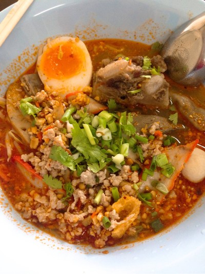 ก๋วยเตี๋ยวไข่ต้มยำ