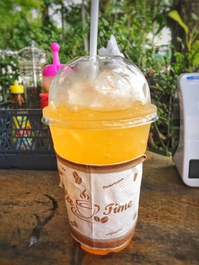 น้ำส้มสดเย็น