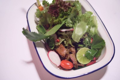 สลัดยำหมูย่างคุโรบุตะ