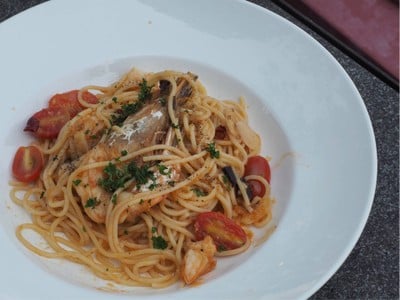 พาสต้ากุ้งผัดคั่วกลิ้ง