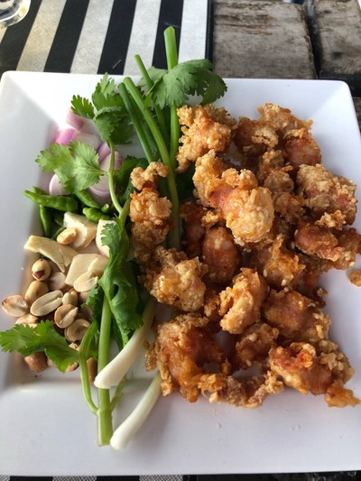 แหนมเอ็นข้อไก่ทอด