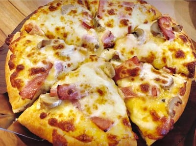 พิซซ่าแฮมและเห็ด