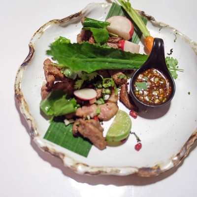 หมูดำคุโรบุตะย่างจิ้มแจ่ว