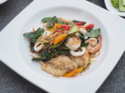 ทะเลรวมผัดยี่หร่า