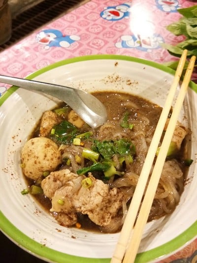 น้องปอนด์ น้องพัฒน์ ก๋วยเตี๊ยวเรือน้ำข้นสูตรโบราณ วัดบ้านสิงห์ น้องปอนด์ น้องพัฒน์ ก๋วยเตี๊ยวเรือน้ำข้นสูตรโบราณ วัดบ้านสิงห์