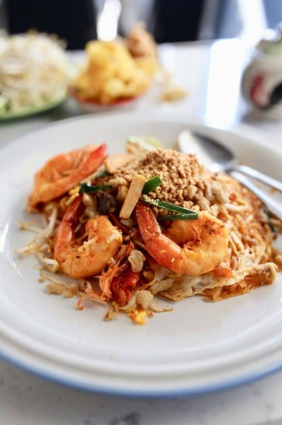 แป๋วผัดไทย (PAEW PHAT THAI) แป๋วผัดไทย (PAEW PHAT THAI)