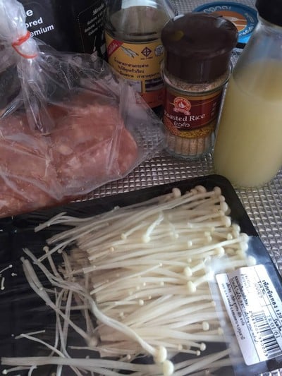 วิธีทำ ลาบไก่ใส่เห็ดเข็มทอง