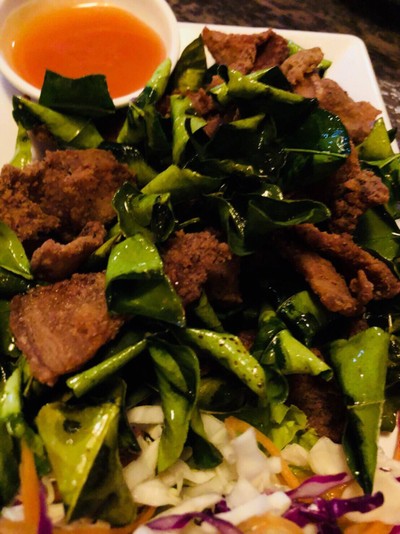 หมูสามชั้นทอดใบมะกรูด
