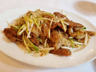 ก๋วยเตี๋ยวแห้งผัดเนื้อ