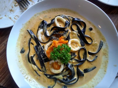 Squid Ink Spaghetti Stir Fried Squid And Salted Egg