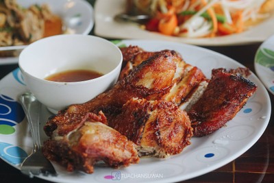 ไก่ทอดเดชา (Kai Tod Decha) ทางไปสนามบิน ไก่ทอดเดชา (Kai Tod Decha) ทางไปสนามบิน