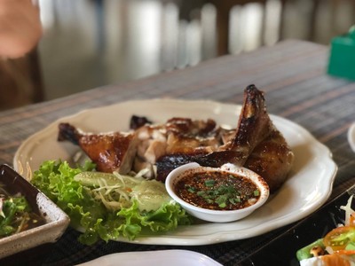 ไก่ย่างครึ่งตัว