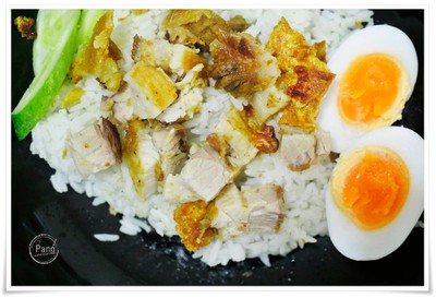 ข้าวหมูแดงหมูกรอบ