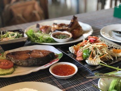 อาหาร หรือ เครื่องดื่ม