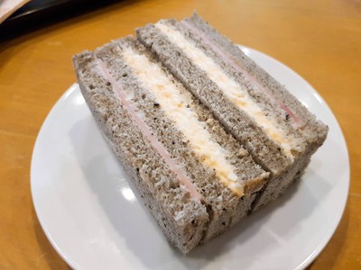 แซนวิชแฮมไข่