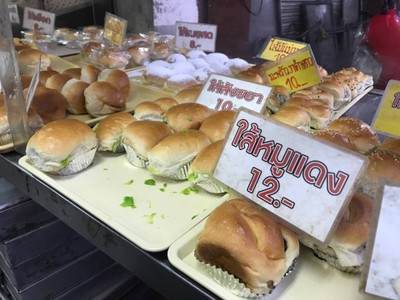 ขนมปังไส้หมูแดง