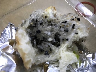 ขนมปังมะพร้าวงาดำ