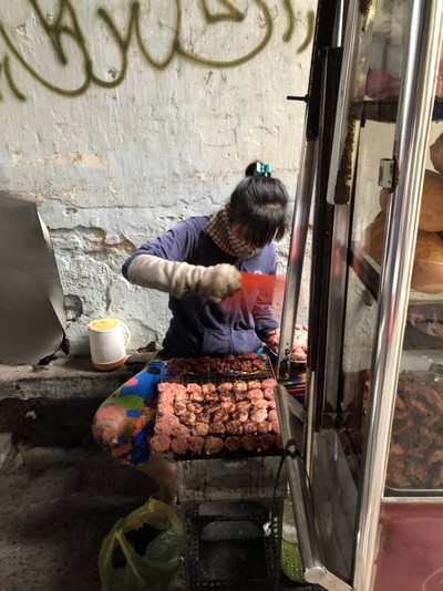 พี่น้องหรือแม่ลูกไม่รุ้ช่วยกันทำมาหากิน