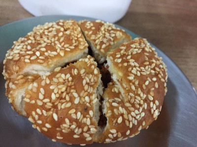 ซาลาเปาทอดหมูแดงไข่เค็ม