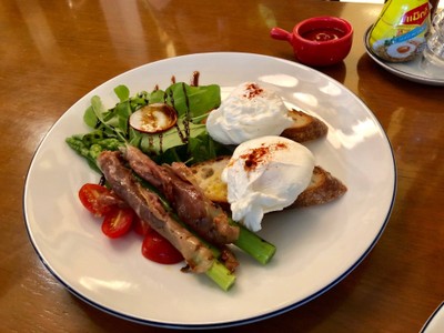 Poached Eggs With Parma Wrap Asparagus