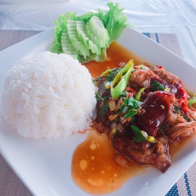 กระเพราขาหมู