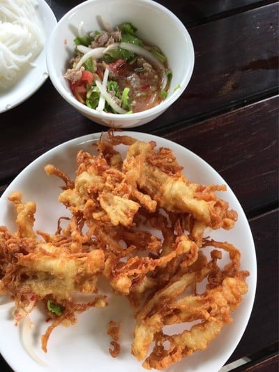ยำเห็ดเข็มทองทอด