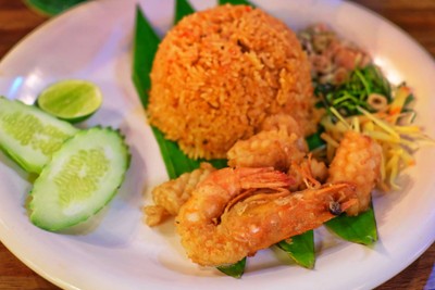 ข้าวผัดต้มยำแห้งซีฟู้ดทอด