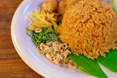 ข้าวผัดต้มยำแห้งซีฟู้ดทอด