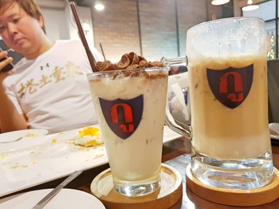 อาหาร หรือ เครื่องดื่ม